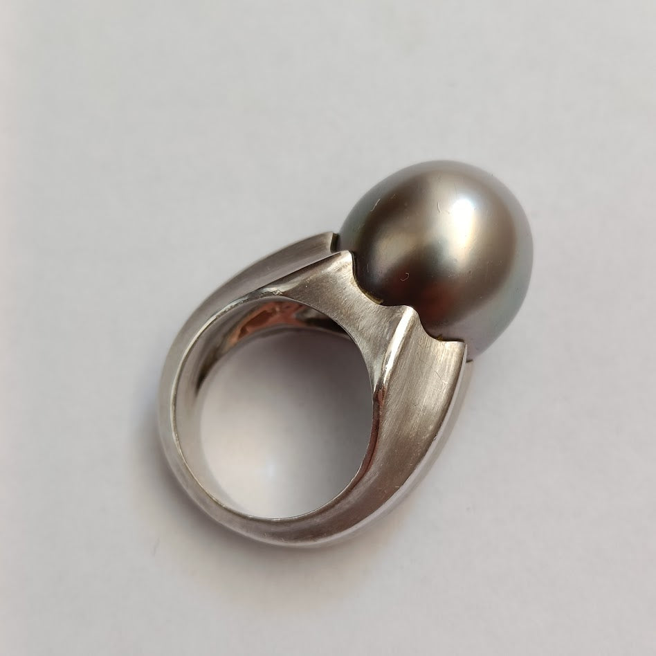 White Gold Modernist Ring with Tahitian Pearl