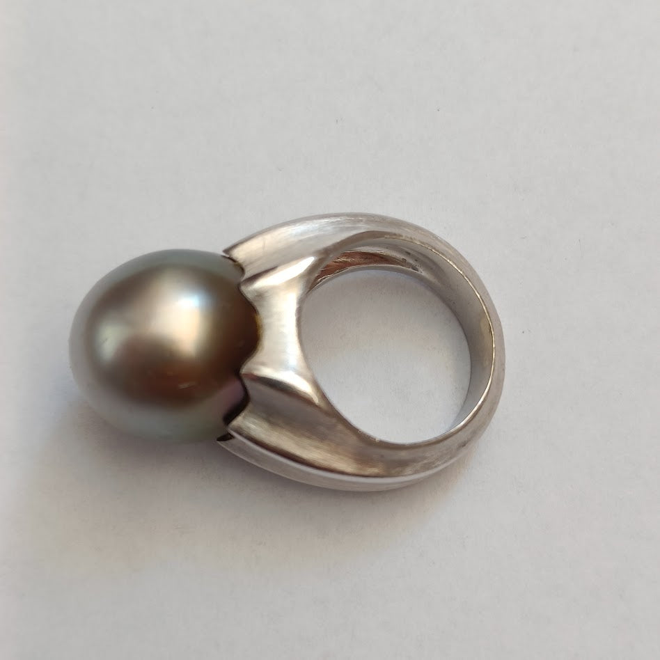 White Gold Modernist Ring with Tahitian Pearl