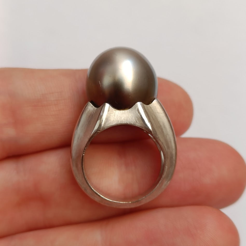 White Gold Modernist Ring with Tahitian Pearl