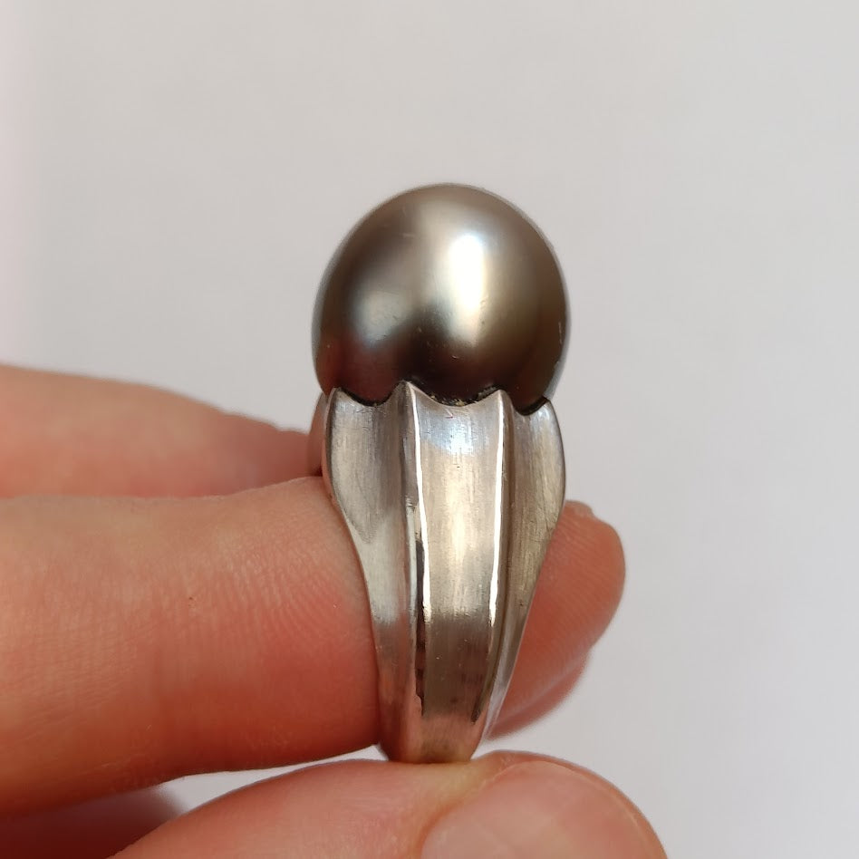 White Gold Modernist Ring with Tahitian Pearl