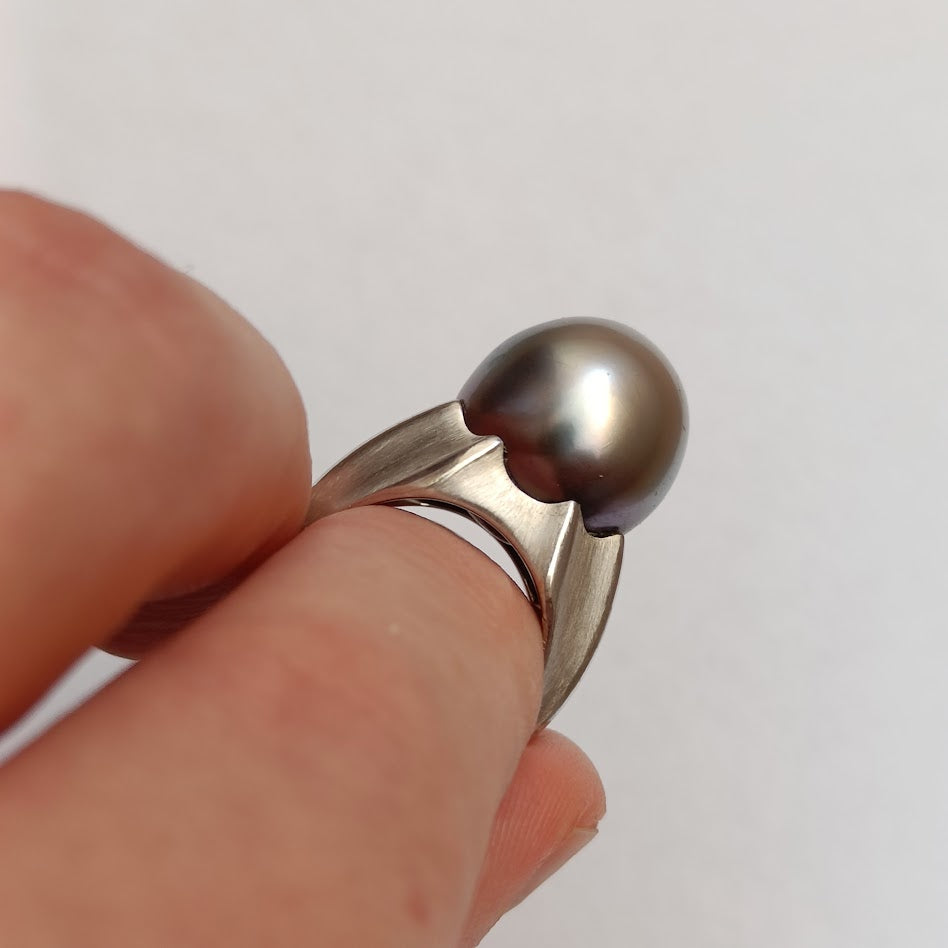 White Gold Modernist Ring with Tahitian Pearl