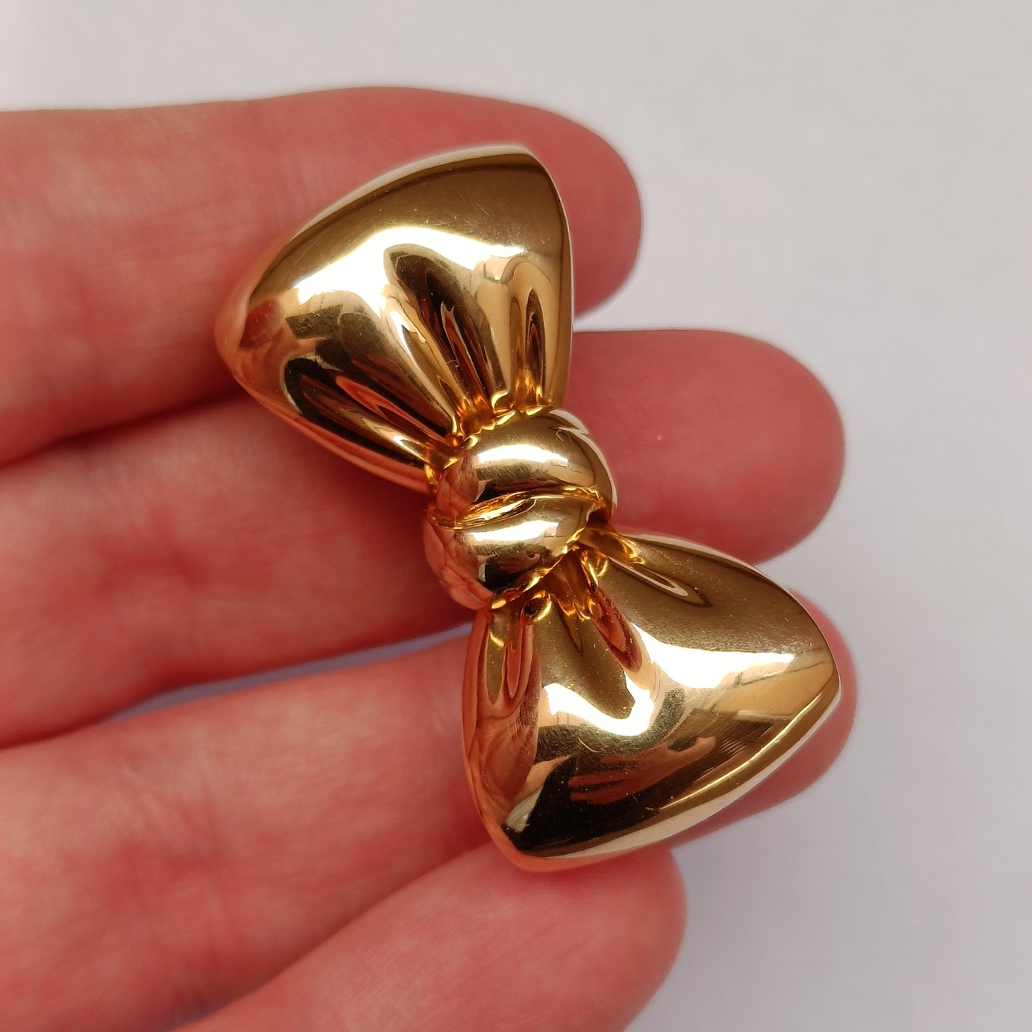 Van Cleef & Arpels 18k Gold Bow Clip Brooch