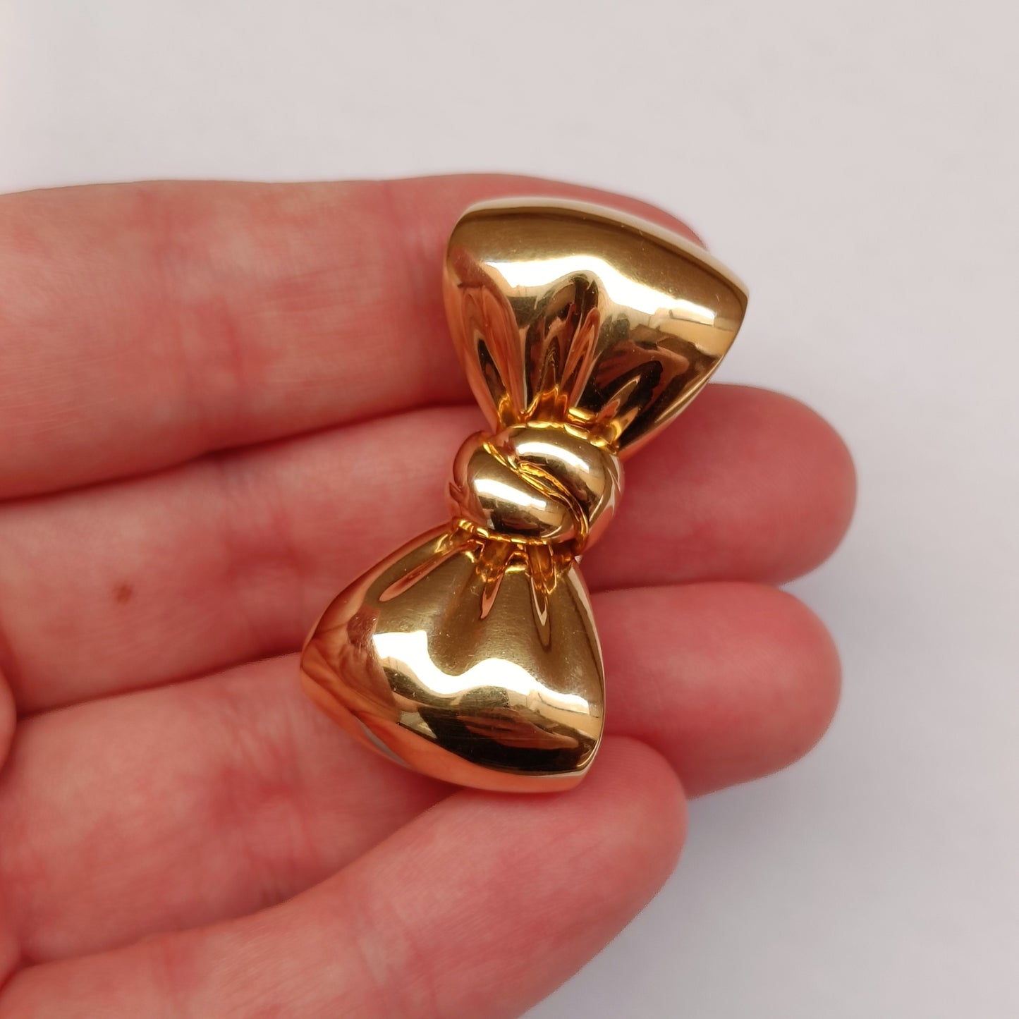 Van Cleef & Arpels 18k Gold Bow Clip Brooch