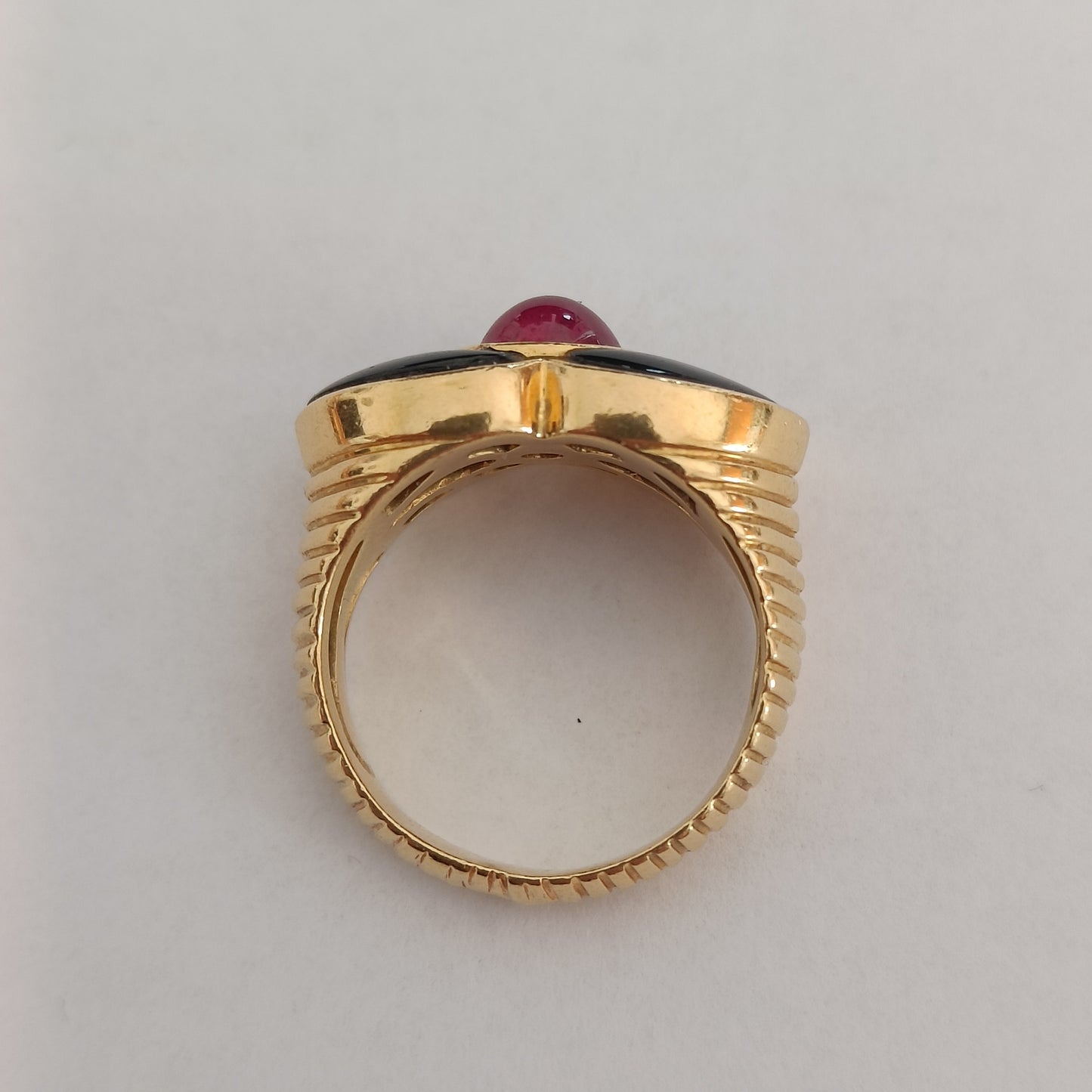 Ruby Cabochon Godronné Ring
