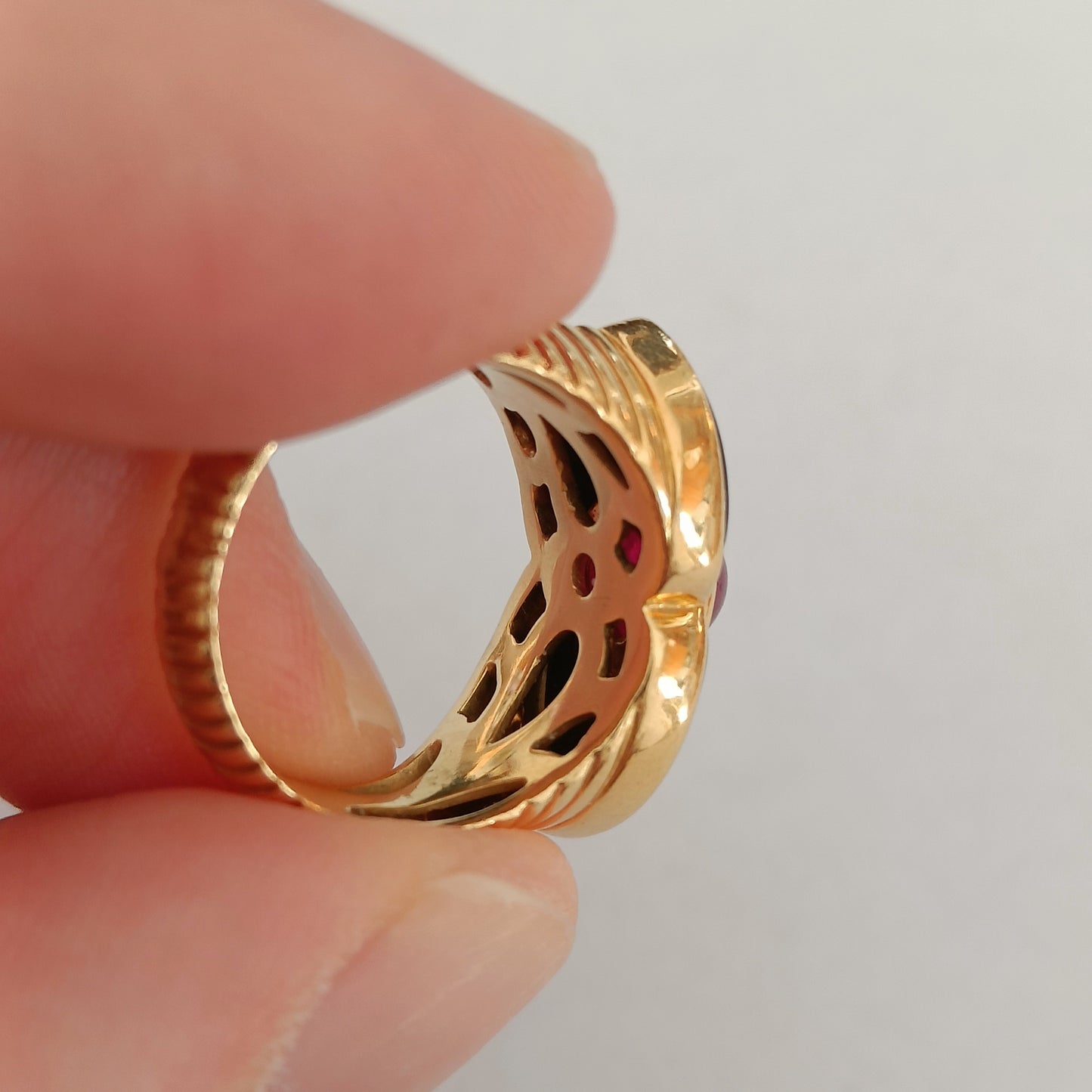 Ruby Cabochon Godronné Ring