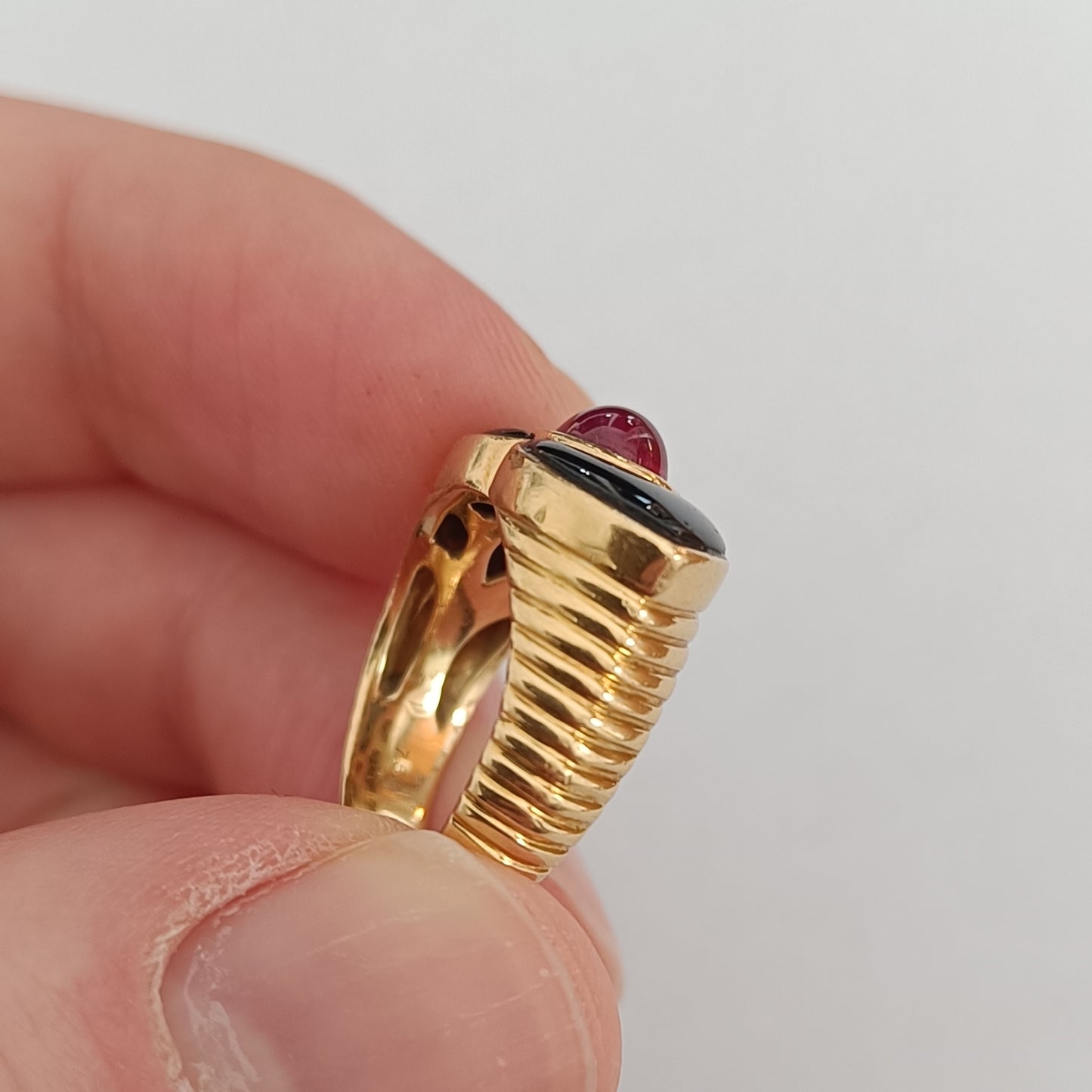 Ruby Cabochon Godronné Ring