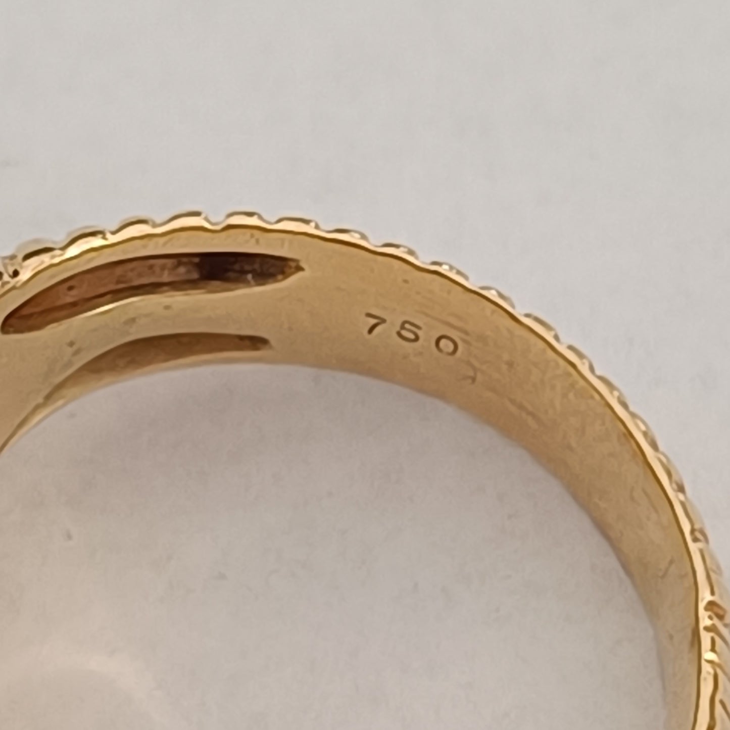 Ruby Cabochon Godronné Ring