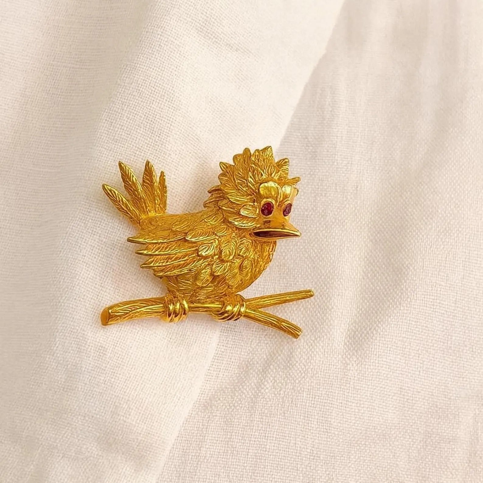 18k Gold bird-shaped brooch 