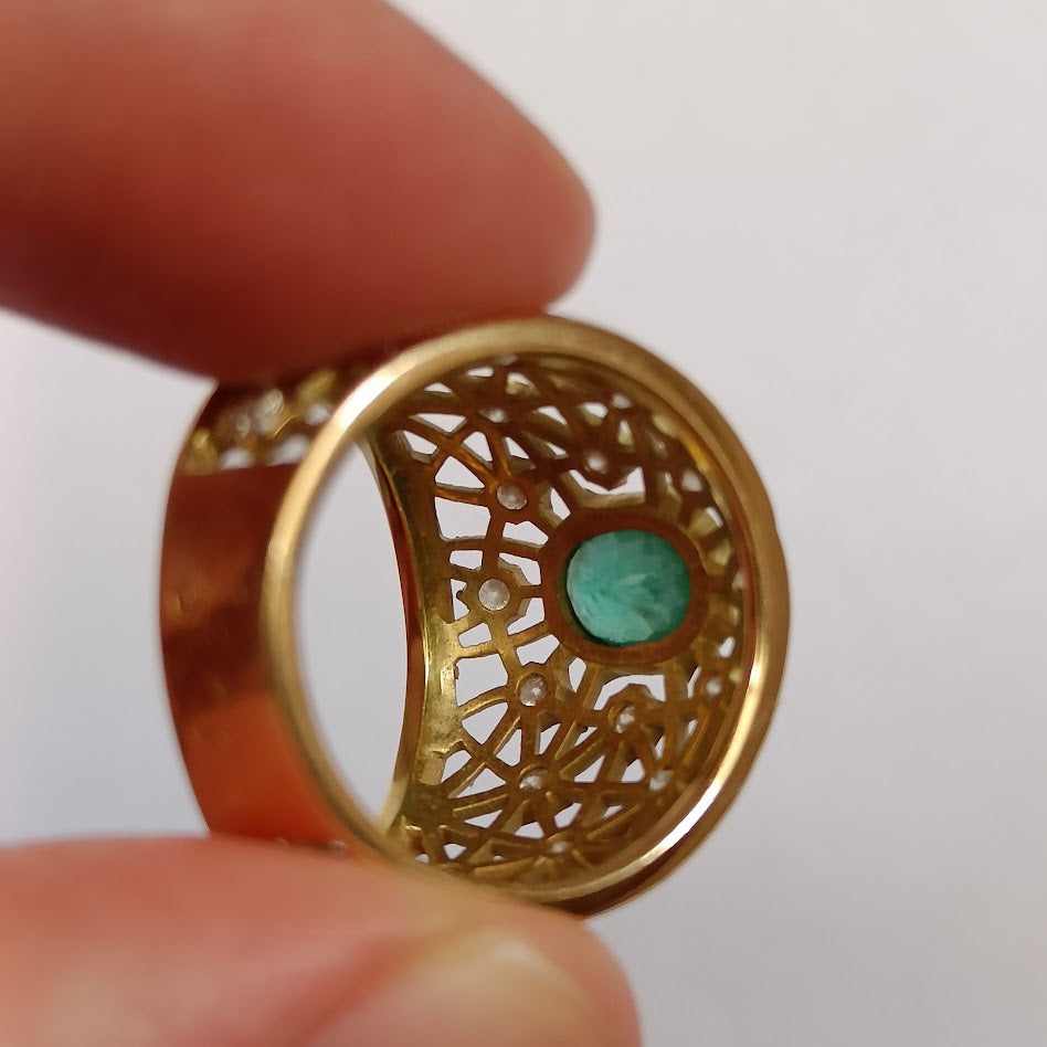 Emerald and Diamonds Openwork 18k Gold Ring