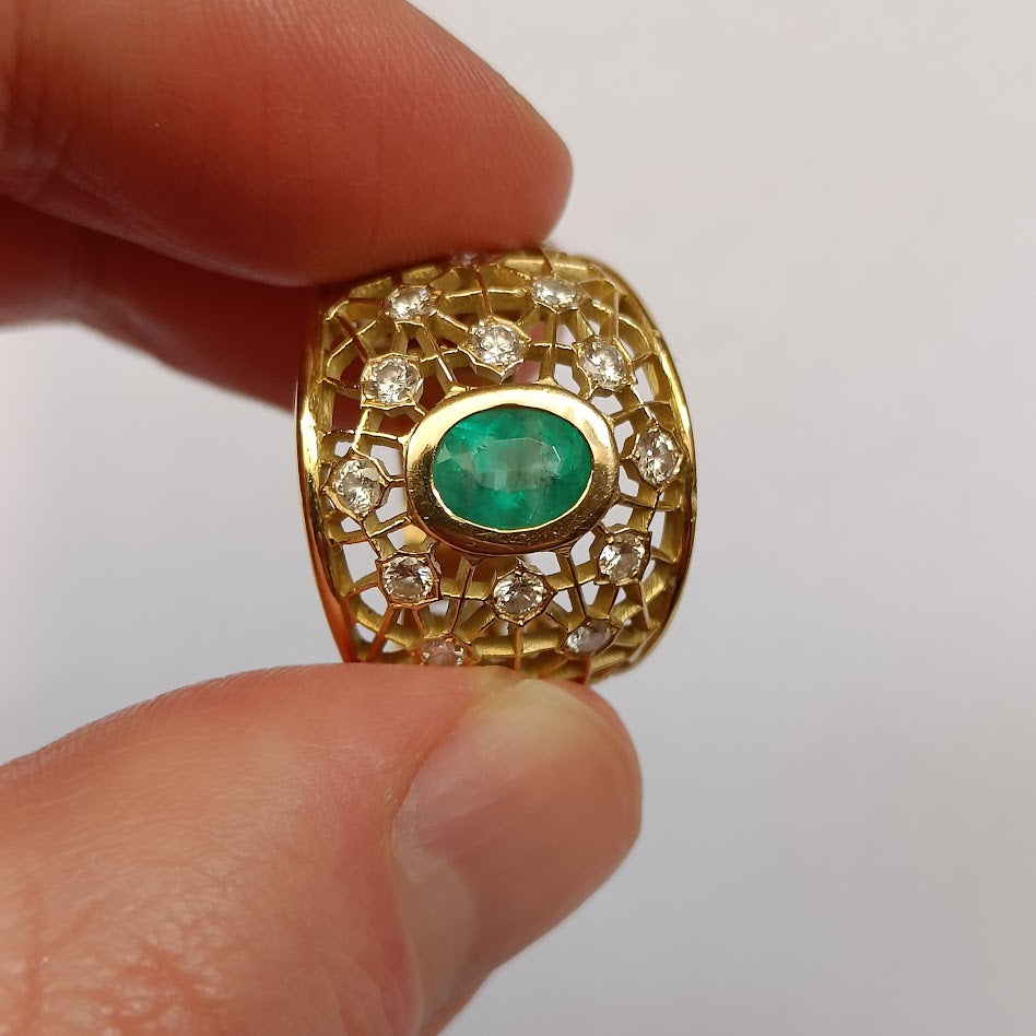 Emerald and Diamonds Openwork 18k Gold Ring