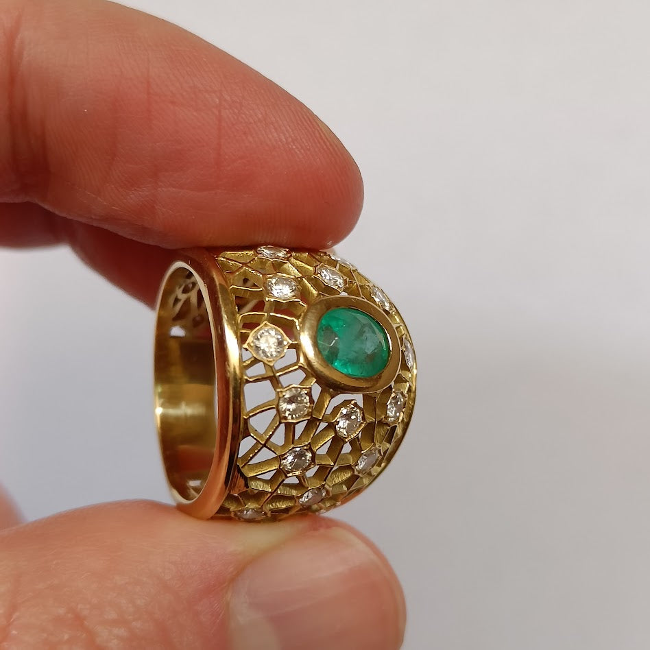 Emerald and Diamonds Openwork 18k Gold Ring