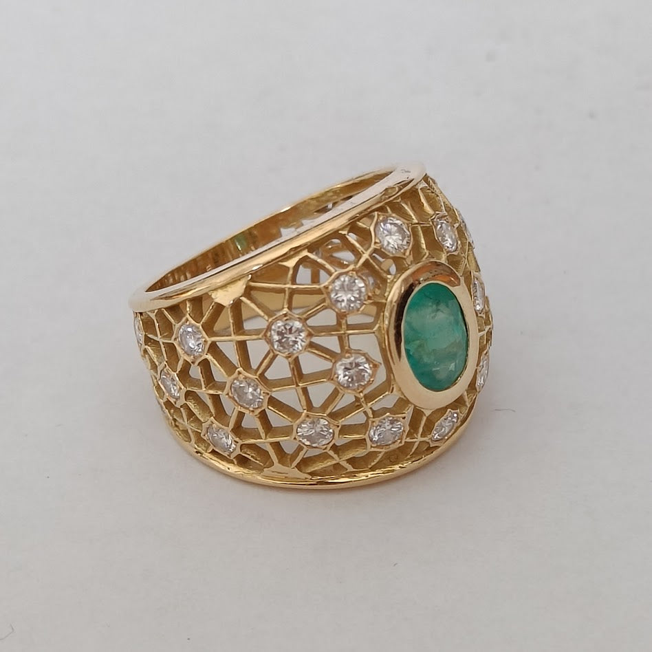 Emerald and Diamonds Openwork 18k Gold Ring