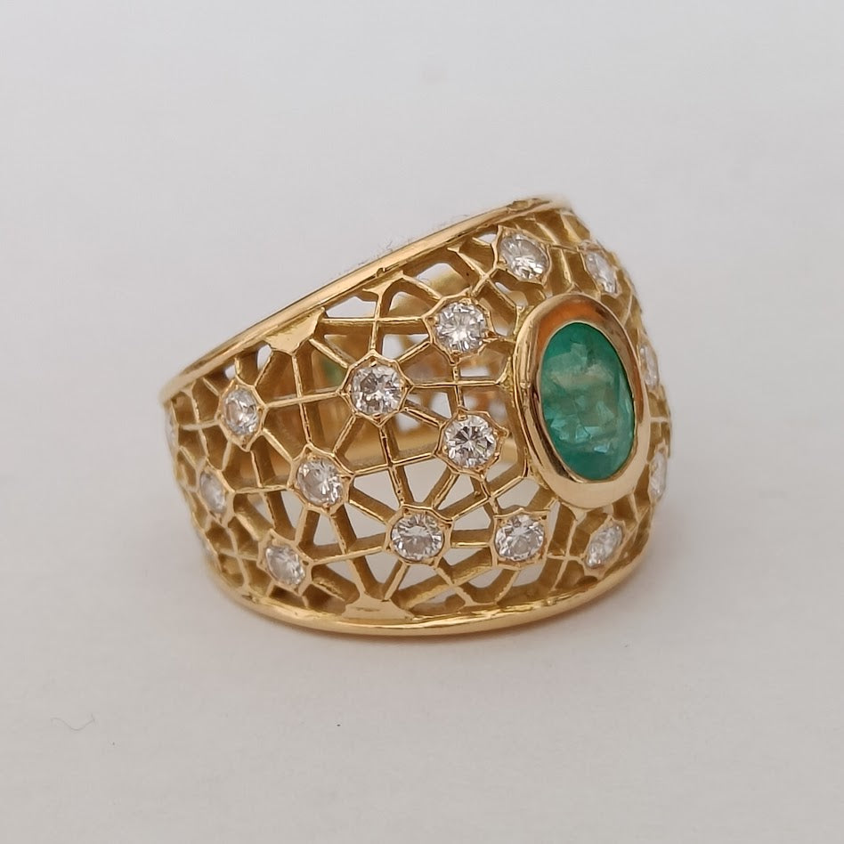 Emerald and Diamonds Openwork 18k Gold Ring