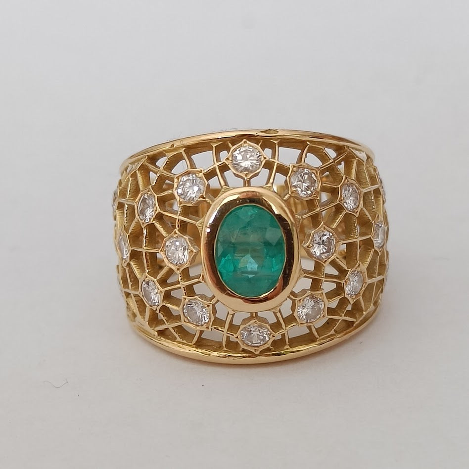 Emerald and Diamonds Openwork 18k Gold Ring