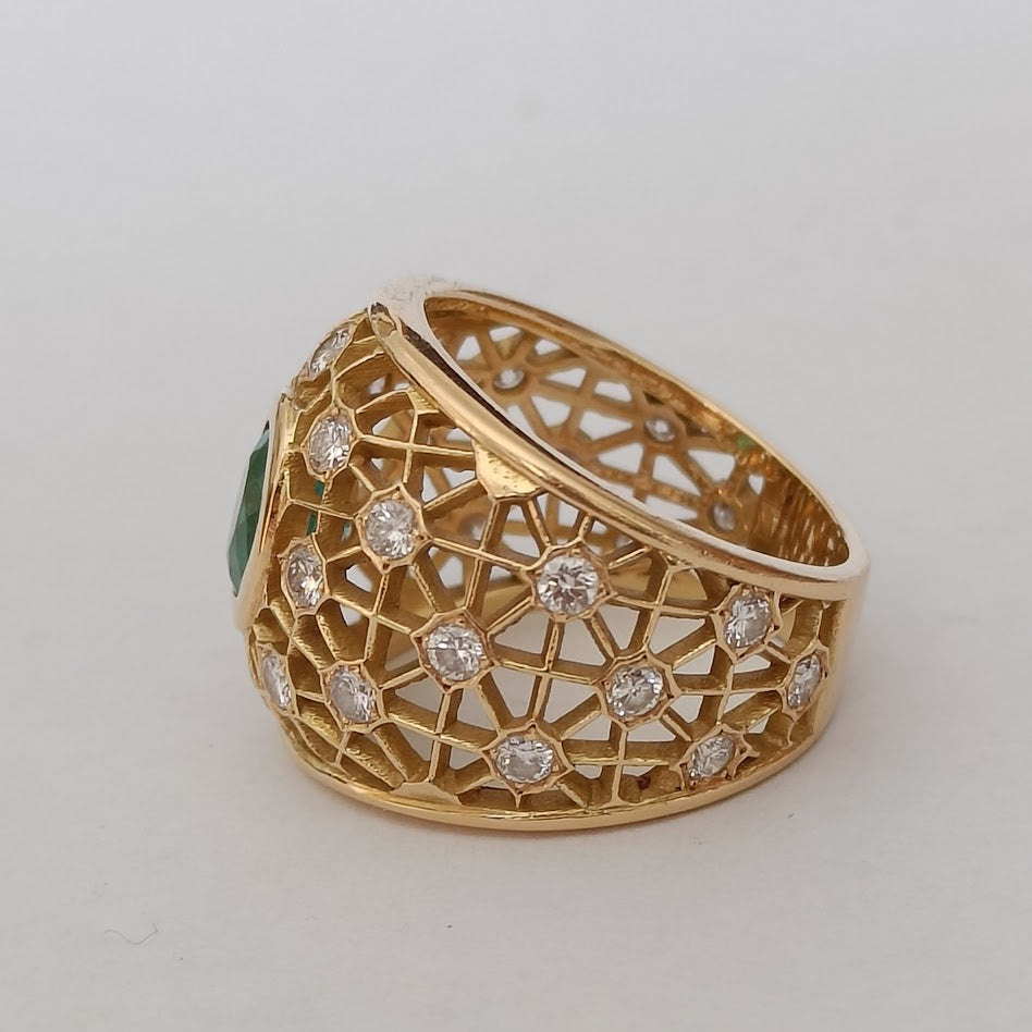 Emerald and Diamonds Openwork 18k Gold Ring