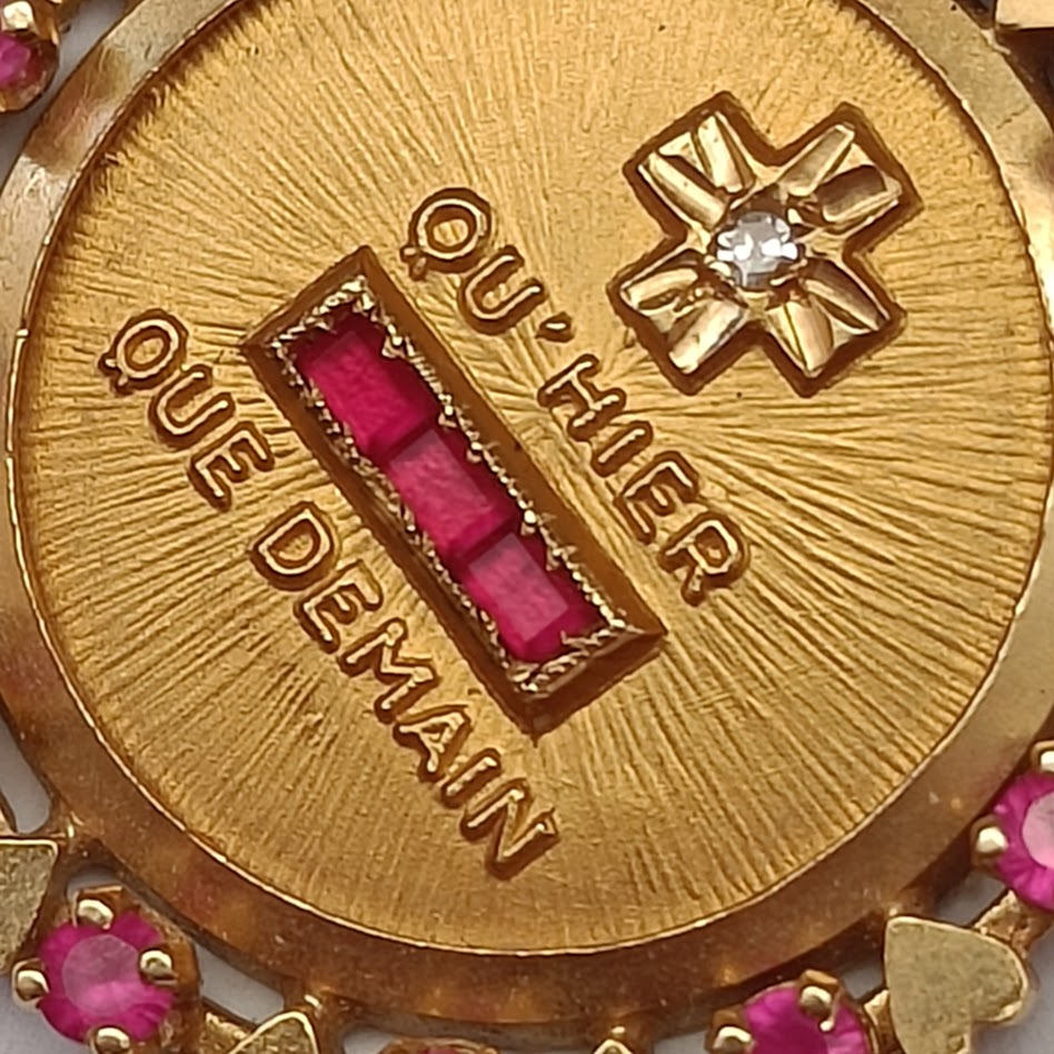 French Love Pendant "Plus qu'hier et moins que demain"