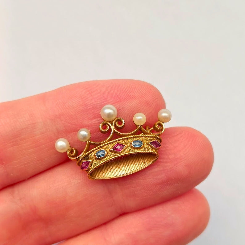 Gold crown-shaped brooch with pearls and gemstones