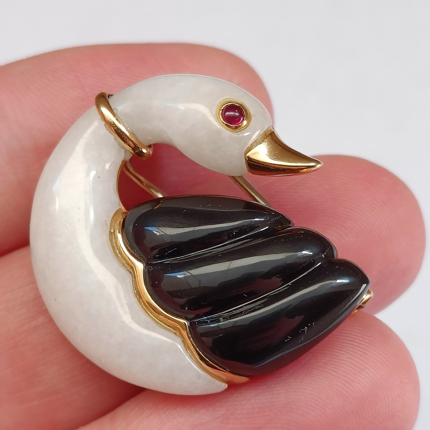 18k Gold Swan Brooch